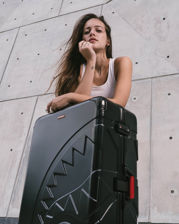 SHARKITECTURE MOLDED 29ƒ?� FULL-SIZE LUGGAGE
